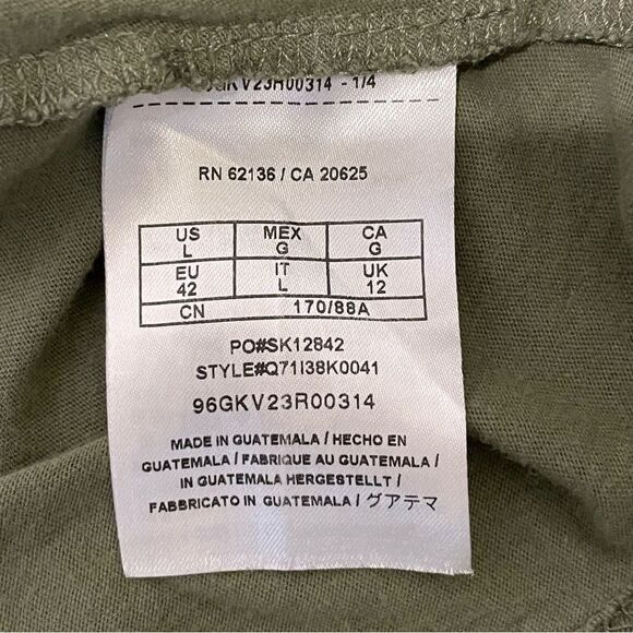 Guess Cap Sleeve V Neck Logo Tshirt Olive Green Size Large - Picture 5 of 9